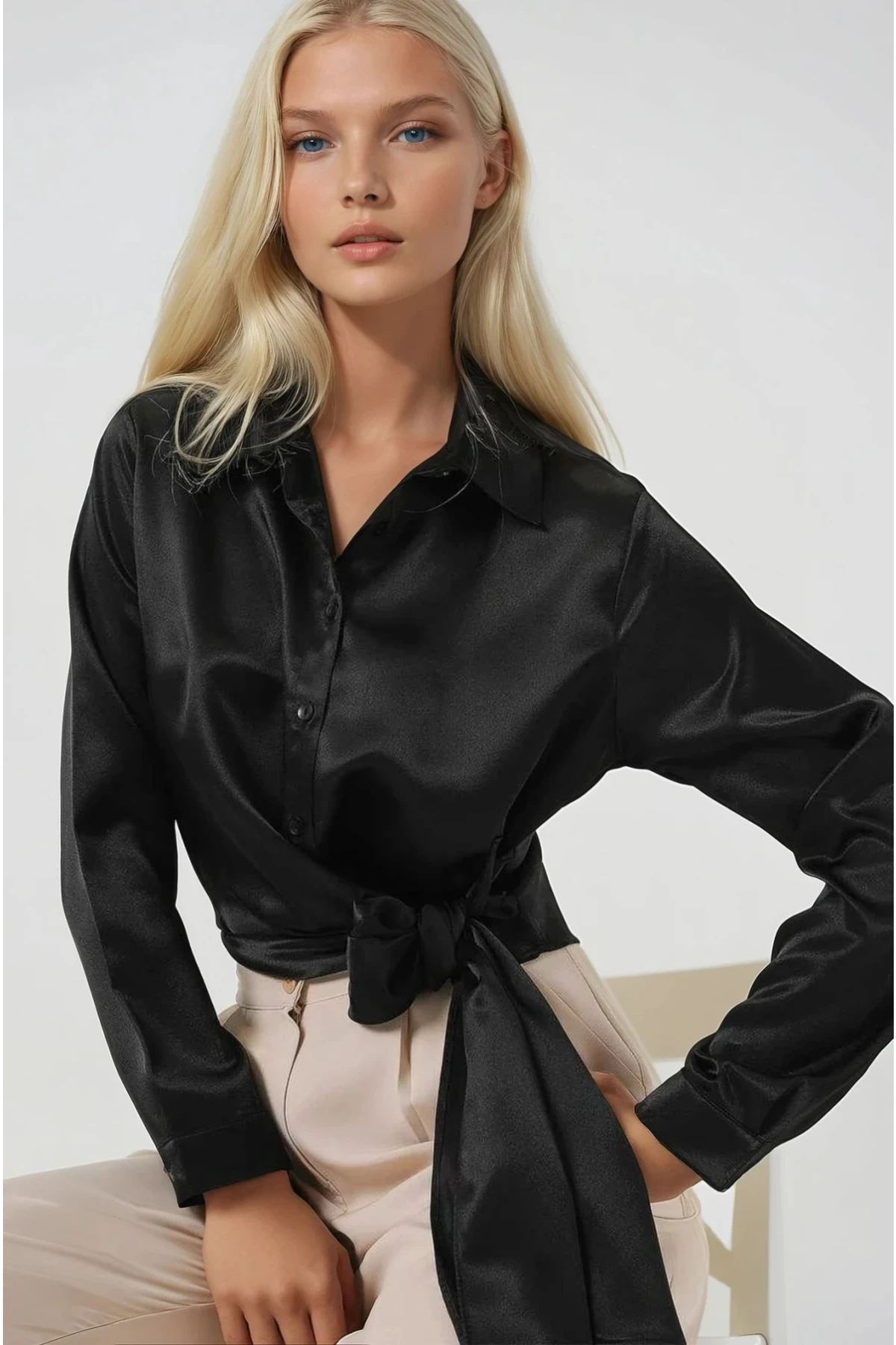 Kadın Siyah Bağlama Detaylı Saten Yüzeyli Gömlek HZL25S-BD1202871