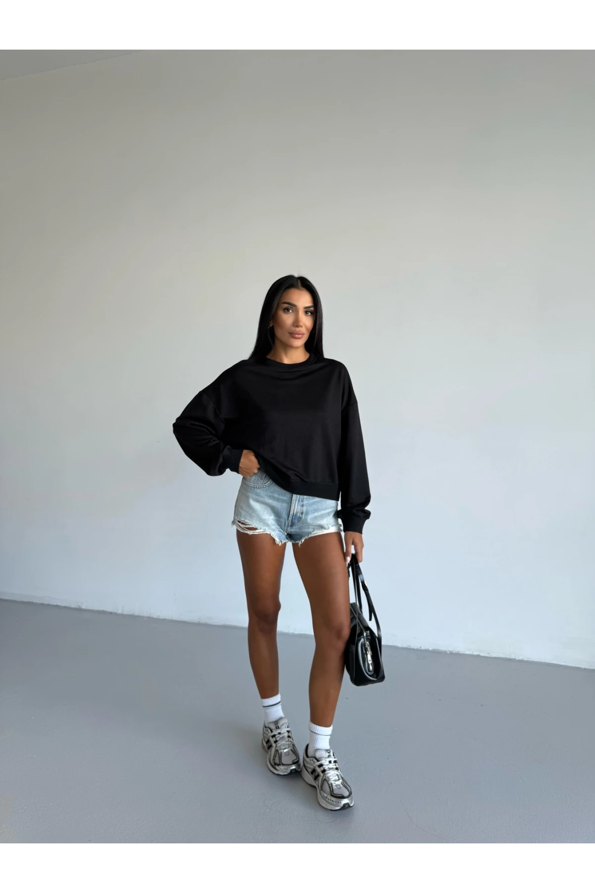 Kadın Siyah Bisiklet Yaka 2 İplik Sweatshirt HZL25W-FRY123391