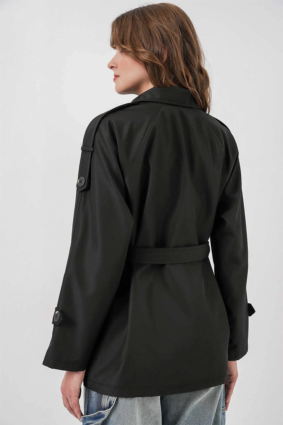 Kadın Siyah Dik Yaka Kuşaklı Astarlı Kısa Trençkot HZL25W-BD159801