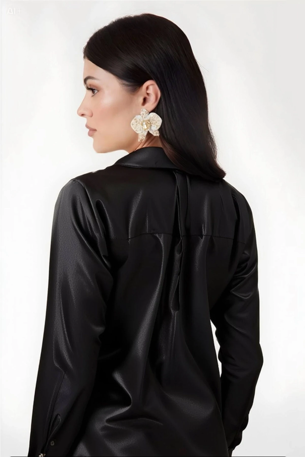 Kadın Siyah  Hafif Dökümlü Saten Yüzeyli Gömlek HZL22W-BD139641