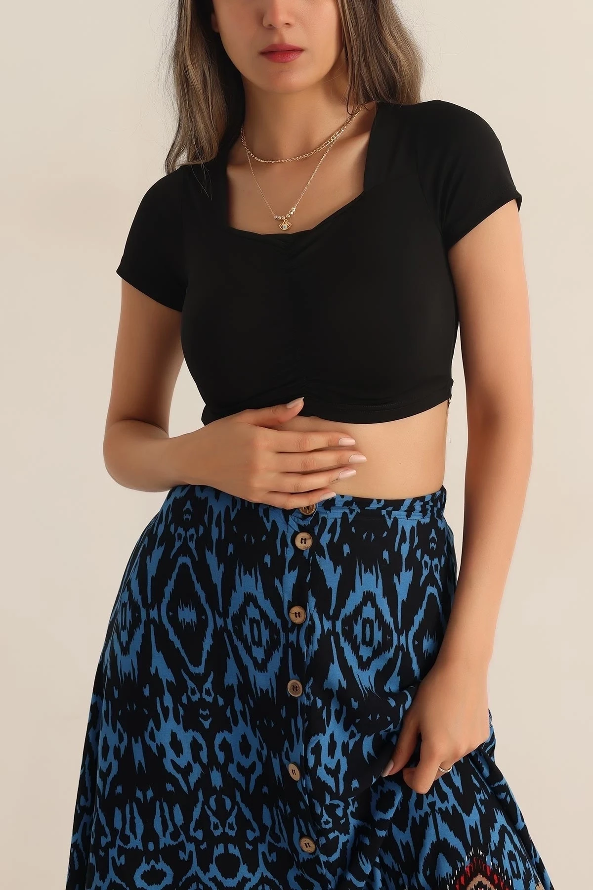 Kadın Siyah Kare Yaka Ön Büzgülü Crop Bluz HZL23S-SND120151