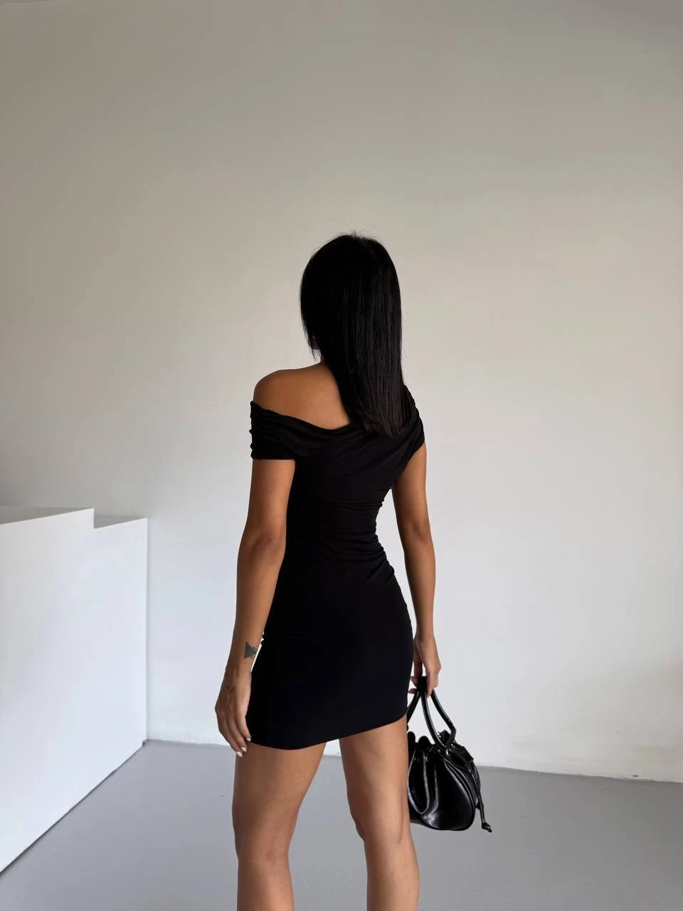 Kadın Siyah Kayık Yaka Yandan Drapeli Mini Elbise HZL25S-FRY123261