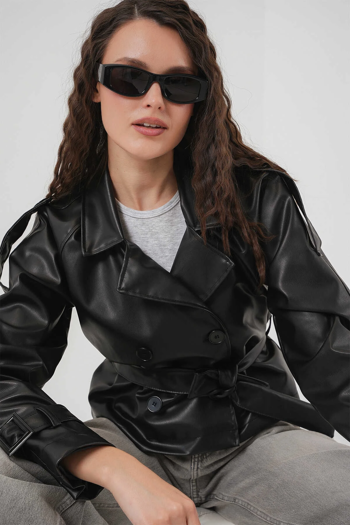 Kadın Siyah Kemerli Astarlı Suni Deri Ceket HZL25W-BD110461