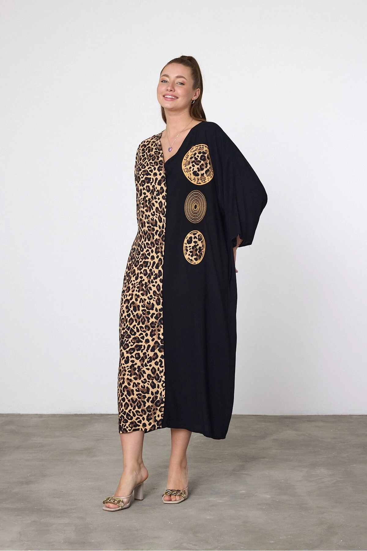 Kadın Siyah Leopar Nakış Detay Büyük Beden Gömlek Elbise HZL25S-VM110881