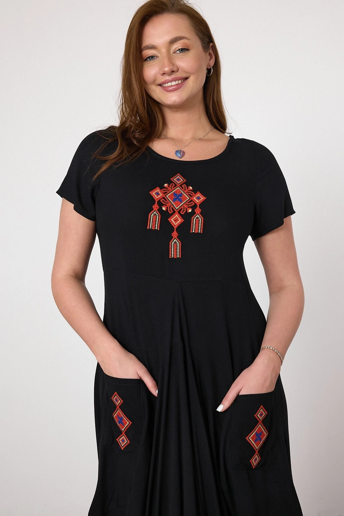 Kadın Siyah Nakış Detaylı Cepli Şalvar Elbise HZL25S-VM10361