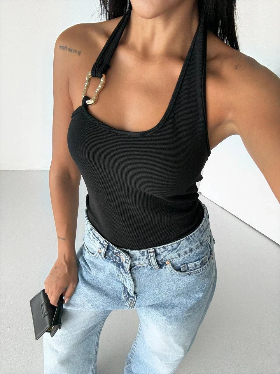 Kadın Siyah Ottoman Kumaş Halter Yaka Toka Detay Bluz HZL26W-FRY123321