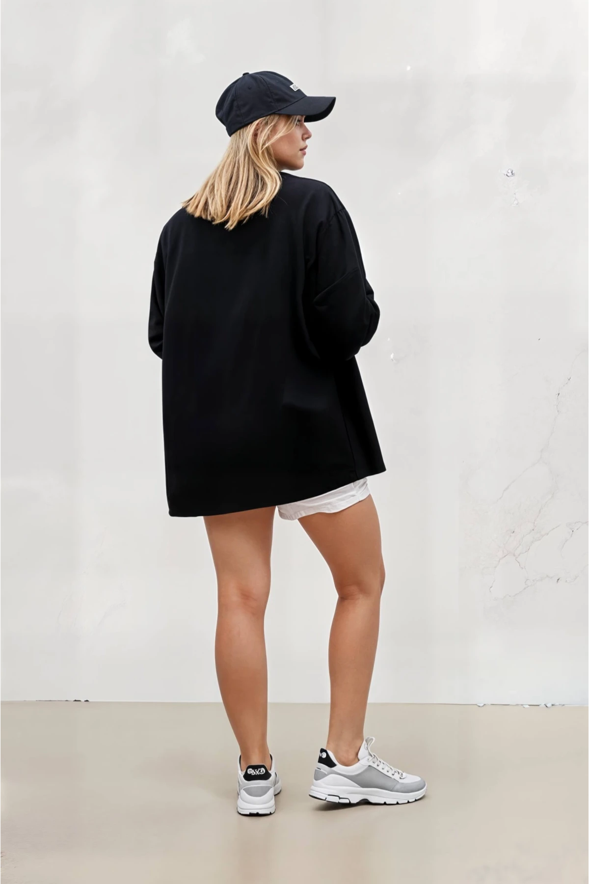 Kadın Siyah Oversize Uzun Basic Gömlek HZL22W-BD139001