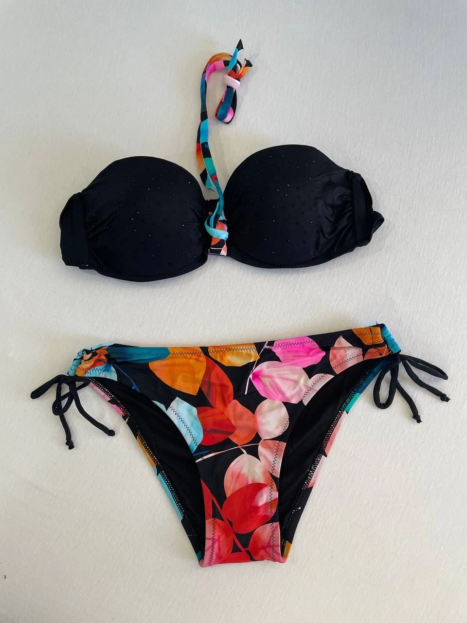 Kadın Siyah Taş İşlemeli Astarlı Bikini Takım HZL25S-LC207