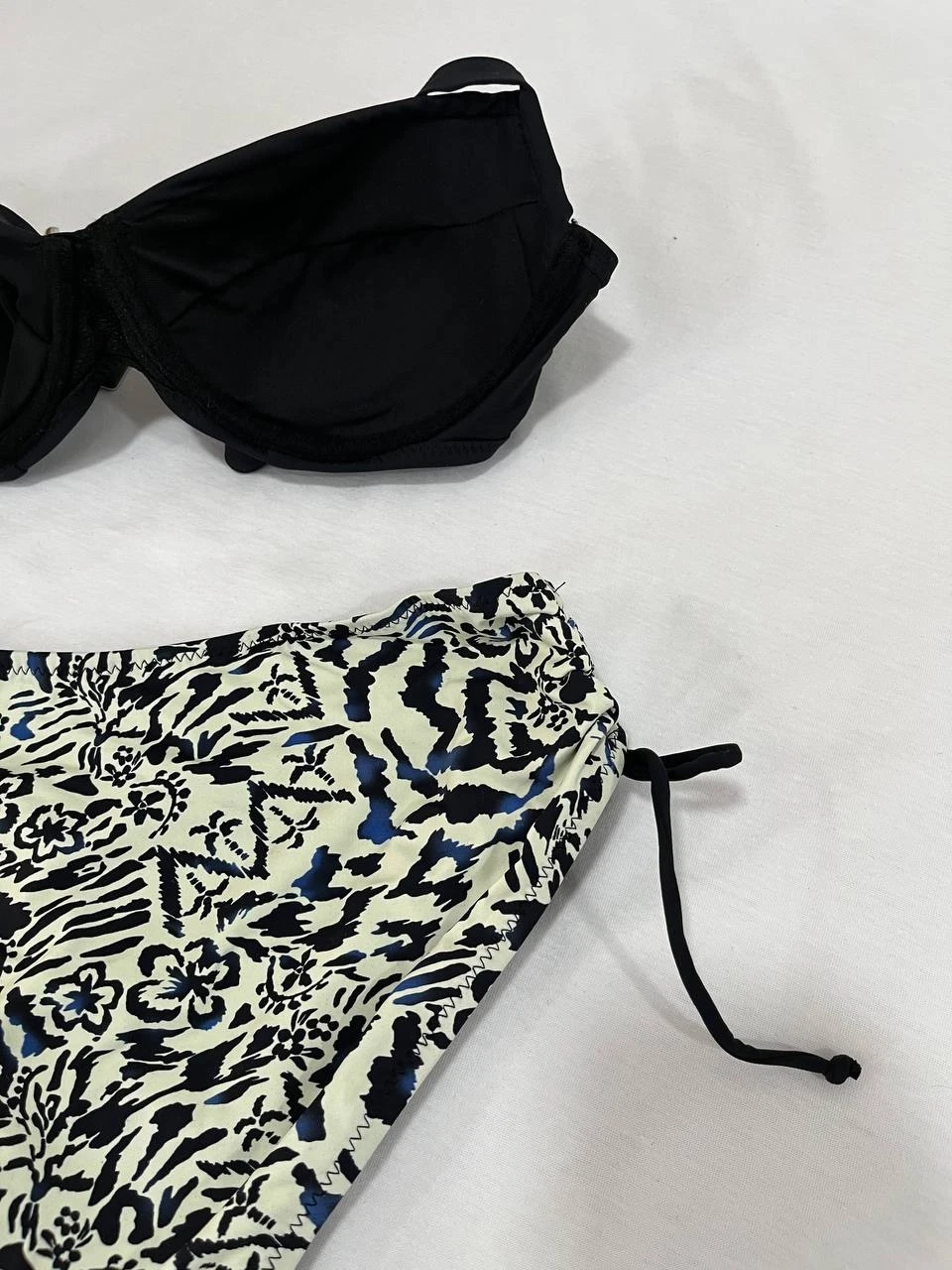 Kadın Siyah Taş İşlemeli Bej Desenli Astarlı Büyük Beden Bikini Takımı HZL25S-LC3351