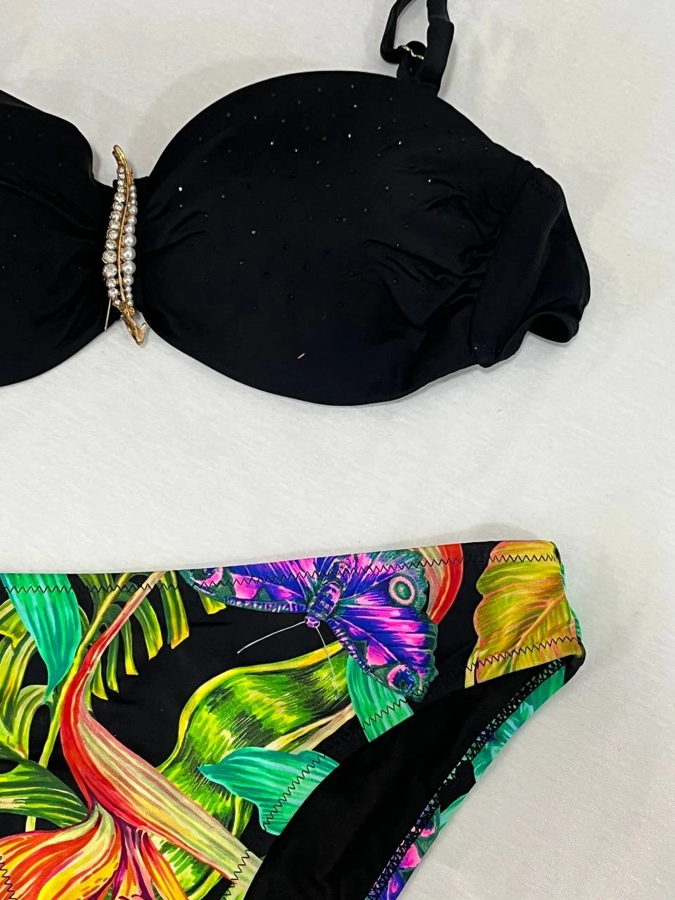 Kadın Siyah Taş İşlemeli Toka Aksesuarlı Astarlı Bikini Takım HZL25S-LC208