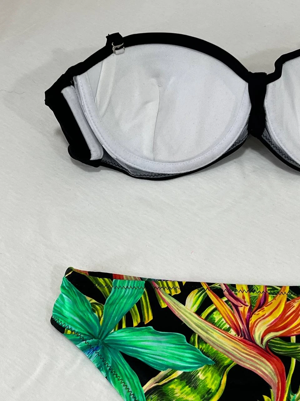 Kadın Siyah Taş İşlemeli Toka Aksesuarlı Astarlı Bikini Takım HZL25S-LC208