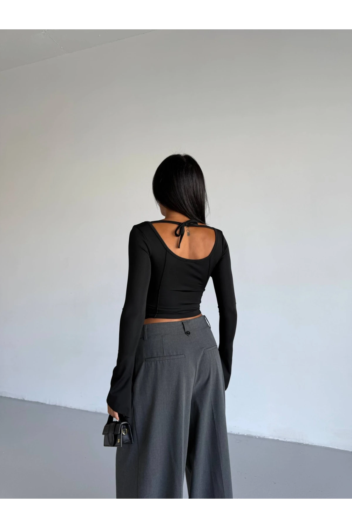Kadın Siyah Uzun Kollu Arkası Bağlamalı Fit Kesim Crop Bluz HZL25W-FRY122771