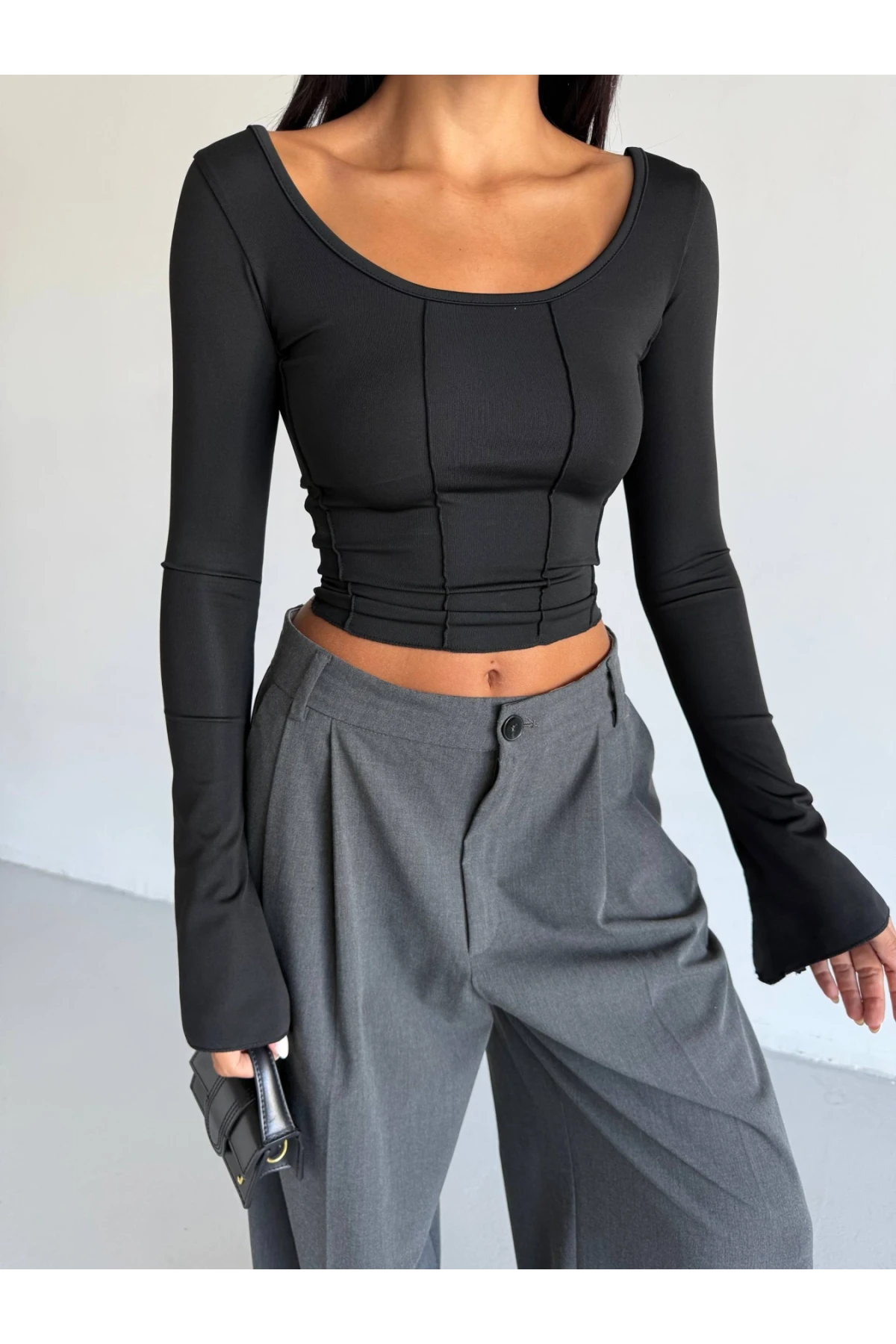 Kadın Siyah Uzun Kollu Arkası Bağlamalı Fit Kesim Crop Bluz HZL25W-FRY122771