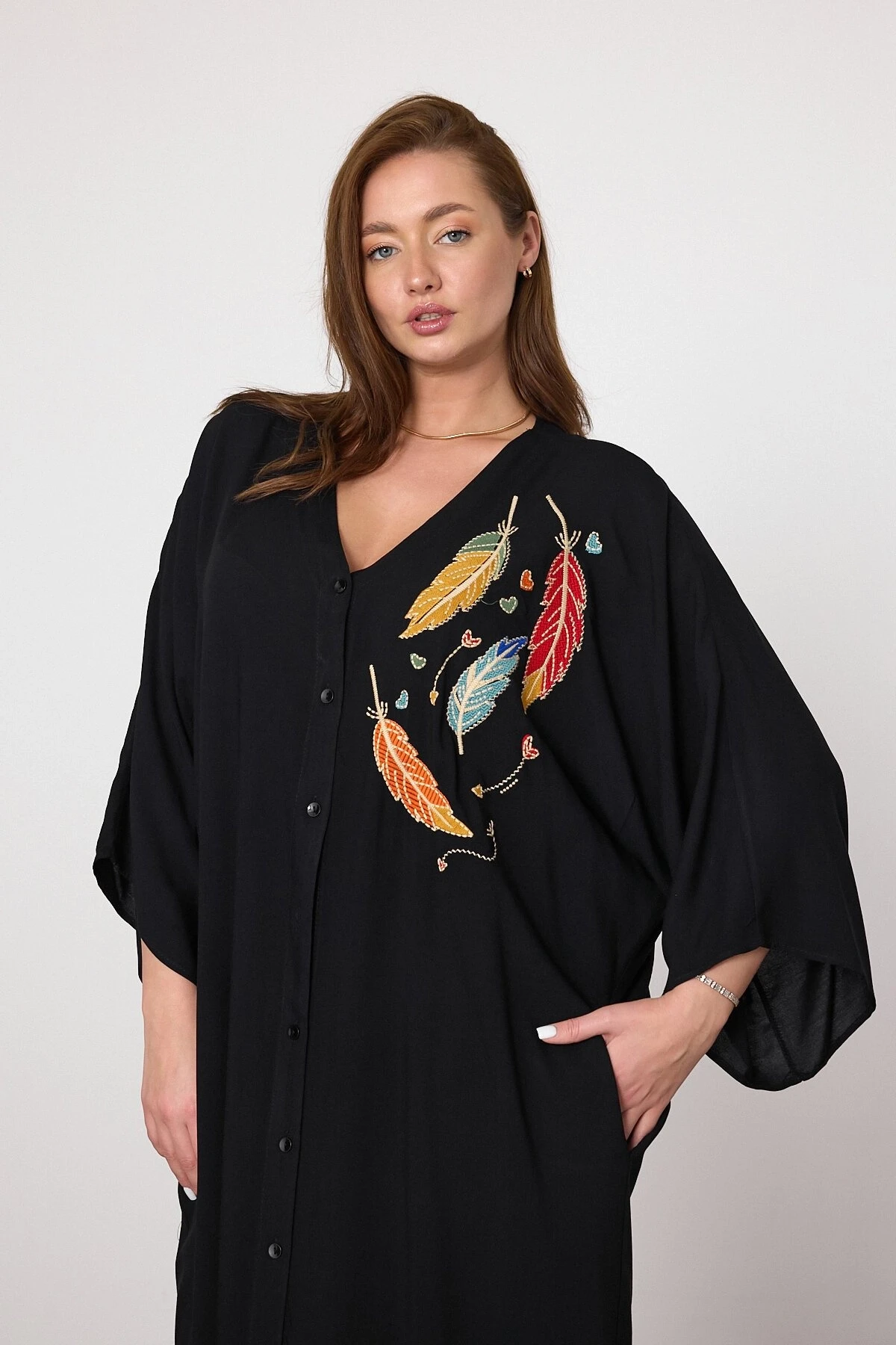 Kadın Siyah V Yaka Nakış Detaylı Büyük Beden Gömlek Elbise HZL25S-VM10421