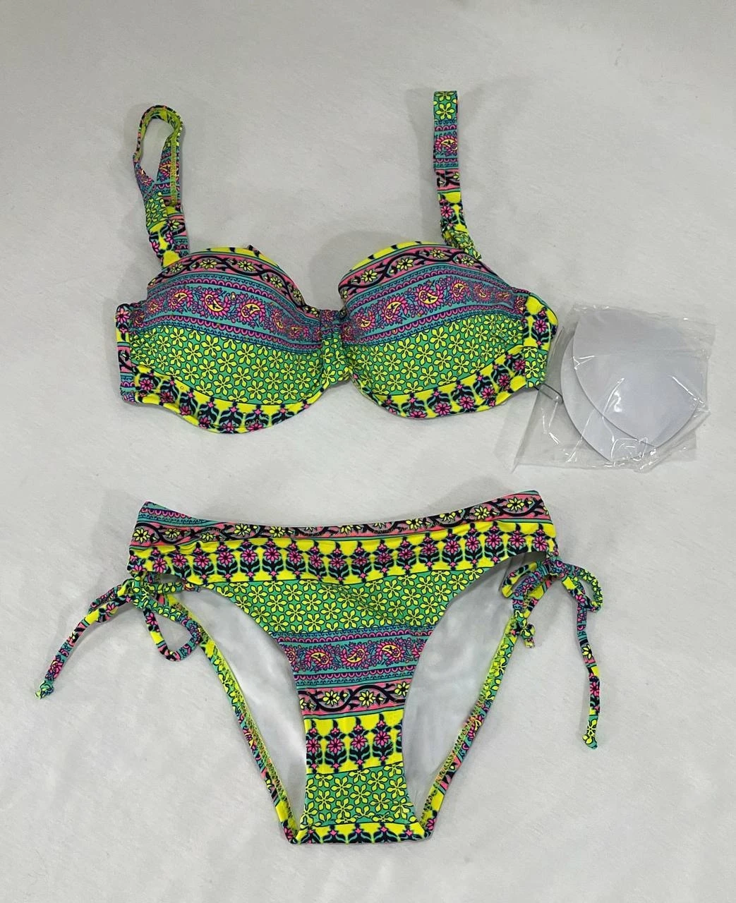 Kadın Yeşil Çok Renkli Etnik Desen Atarlı Bikini Takımı HZL25S-LC8004