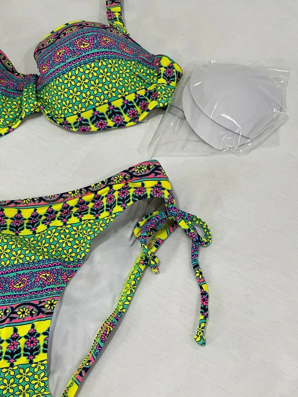 Kadın Yeşil Çok Renkli Etnik Desen Atarlı Bikini Takımı HZL25S-LC8004