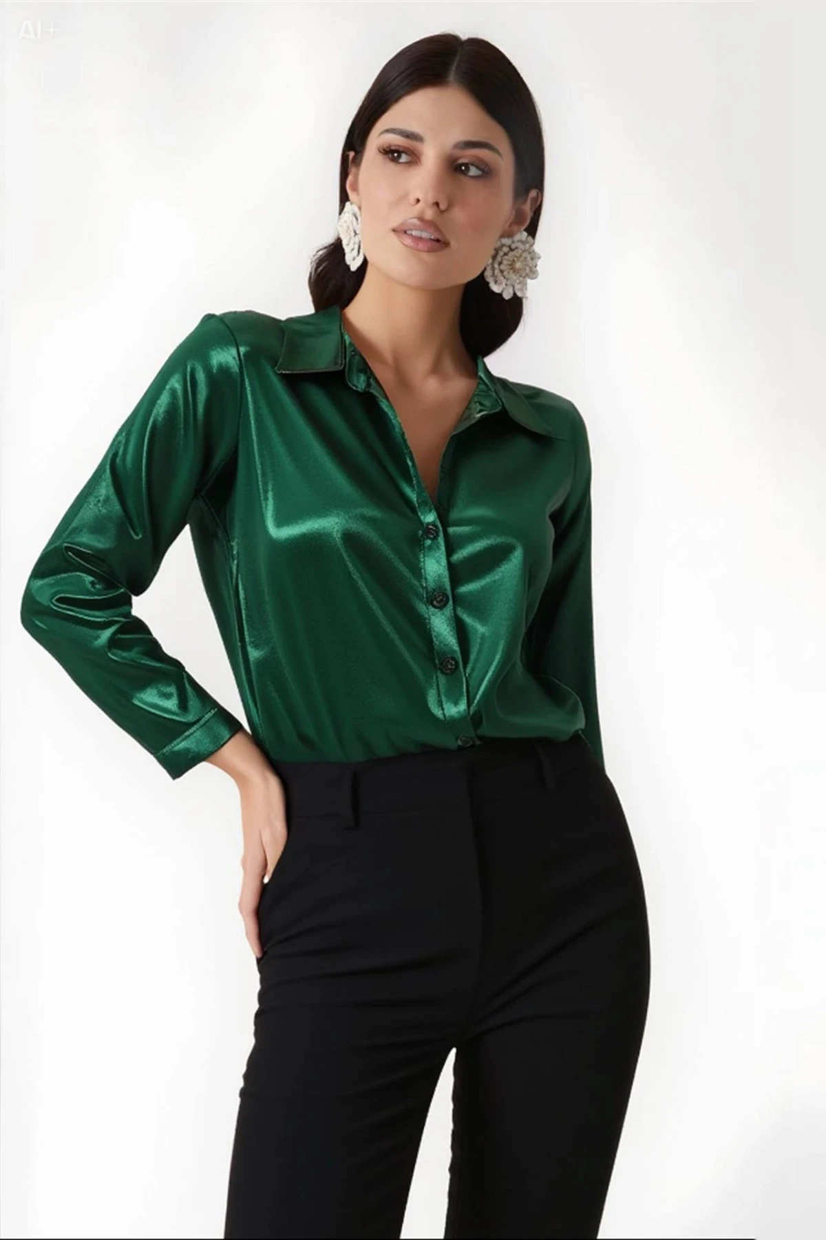 Kadın Zümrüt Yeşili Hafif Dökümlü Saten Yüzeyli Gömlek HZL22W-BD139641