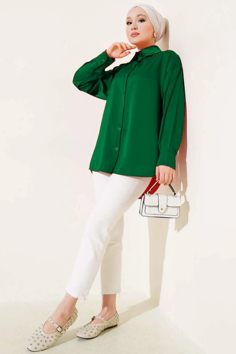 Kadın Zümrüt Yeşili Saten Yüzeyli Tesettür Gömlek HZL25W-BD139641