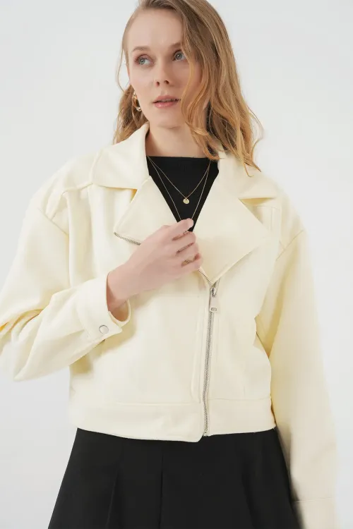 0717 Kadın Kısa Kaşe Ceket - Krem