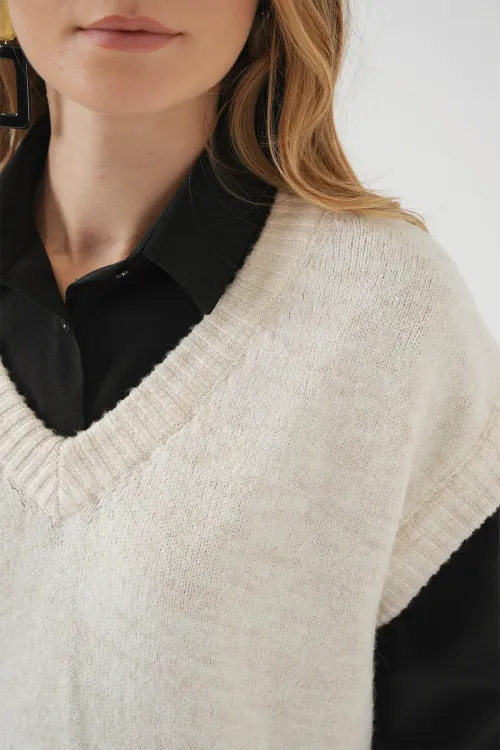 15914 V Yaka Triko Süveter - Ekru