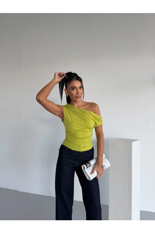 Kadın Fıstık Yeşil Yandan Drapeli Kayık Yaka Sandy Bluz HZL25S-FRY123201