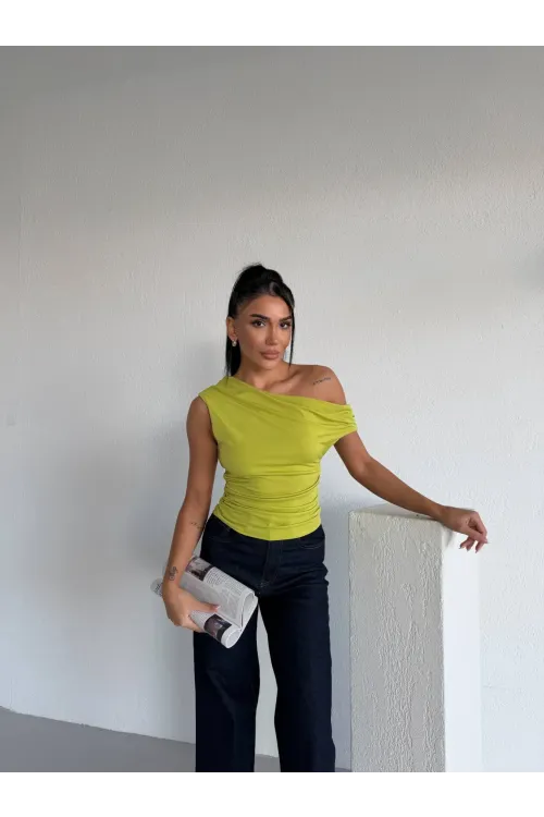 Kadın Fıstık Yeşil Yandan Drapeli Kayık Yaka Sandy Bluz HZL25S-FRY123201
