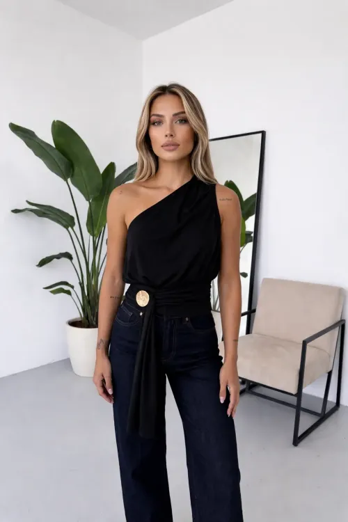 Kadın Siyah Asimetrik Tek Omuz Drapeli Gold Aksesuar Detaylı Sandy Bluz HZL26S-FRY123751