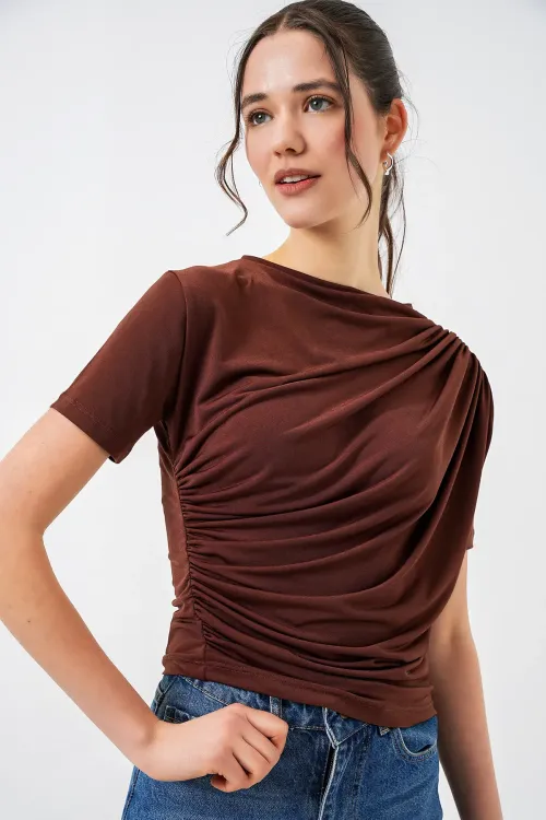 Büzgü Detaylı Kısa Kol Sandy Bluz 945 - Kahverengi