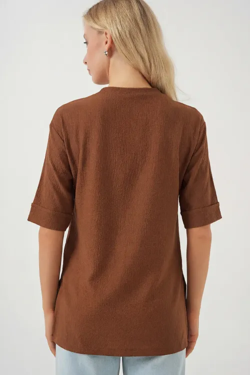 4332 Yanı Yırtmaçlı Örme Tişört - Kahverengi