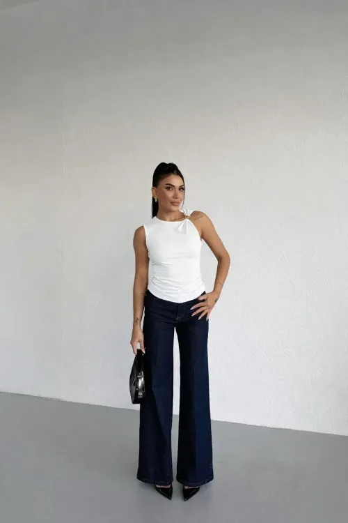 Kadın Beyaz Gold Tokalı Omuz Detaylı Bluz HZL26W-FRY123761