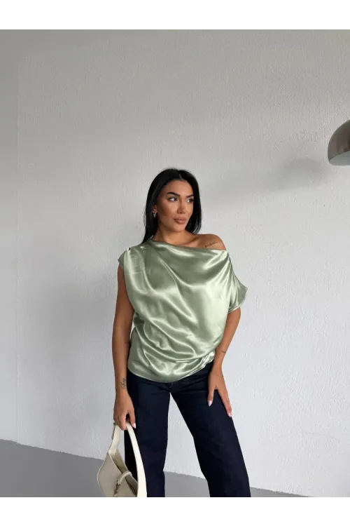 Kadın Çağla Yeşili Tek Omuz Asimetrik Kesim Saten Bluz HZL26W-FRY121171