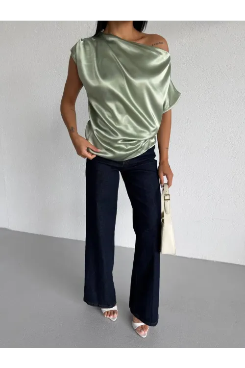 Kadın Çağla Yeşili Tek Omuz Asimetrik Kesim Saten Bluz HZL26W-FRY121171