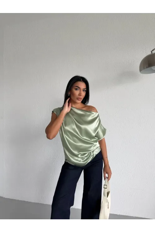 Kadın Çağla Yeşili Tek Omuz Asimetrik Kesim Saten Bluz HZL26W-FRY121171