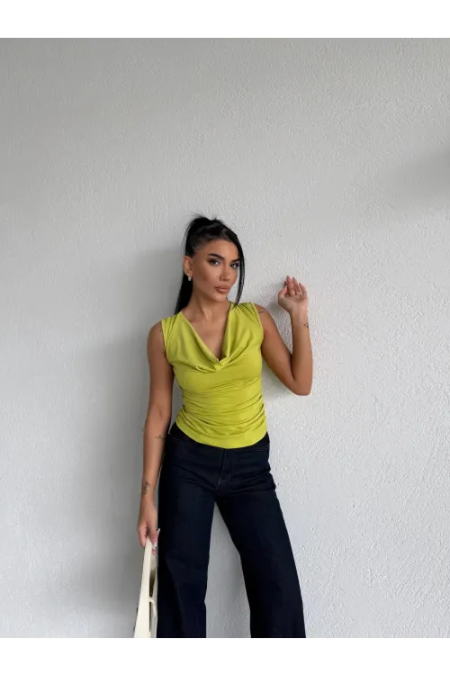 Kadın Fıstık Degaje Yaka Yanlardan Drapeli Sandy Bluz HZL25S-FRY123131