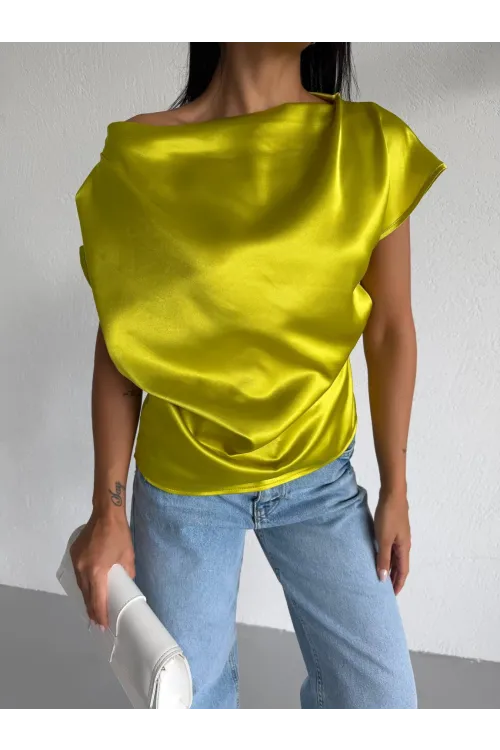 Kadın Fıstık Yeşil Tek Omuz Asimetrik Kesim Saten Bluz HZL26W-FRY121171