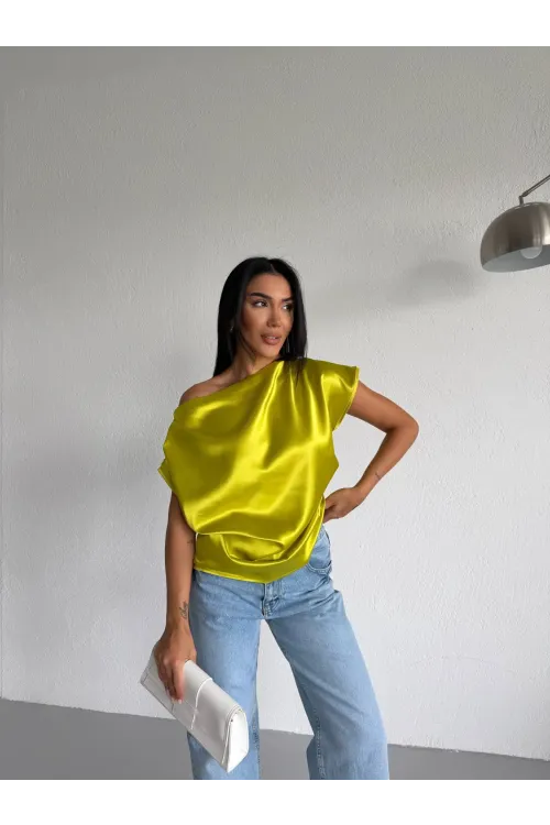 Kadın Fıstık Yeşil Tek Omuz Asimetrik Kesim Saten Bluz HZL26W-FRY121171