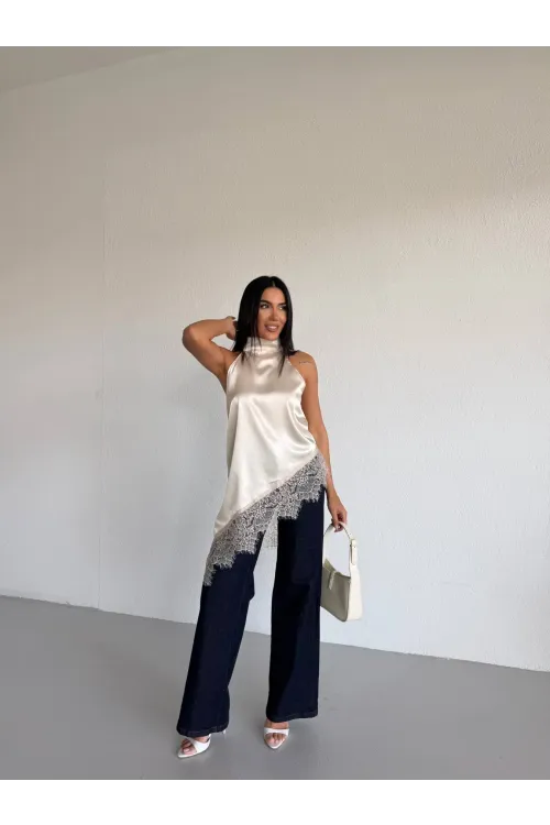 Kadın Krem Halter Yaka Dantel İşlemeli Asimetrik Saten Bluz HZL26S-FRY123901
