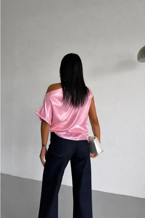 Kadın Pembe Tek Omuz Asimetrik Kesim Saten Bluz HZL26W-FRY121171