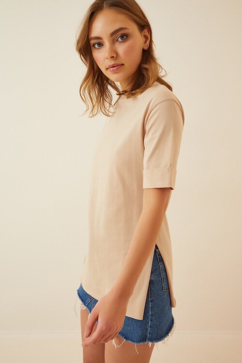 Kadın Bej Bisiklet Yaka Yandan Yırtmaçlı Kolu Katlı Oversize Örme T-Shirt HZL22S-BD143251