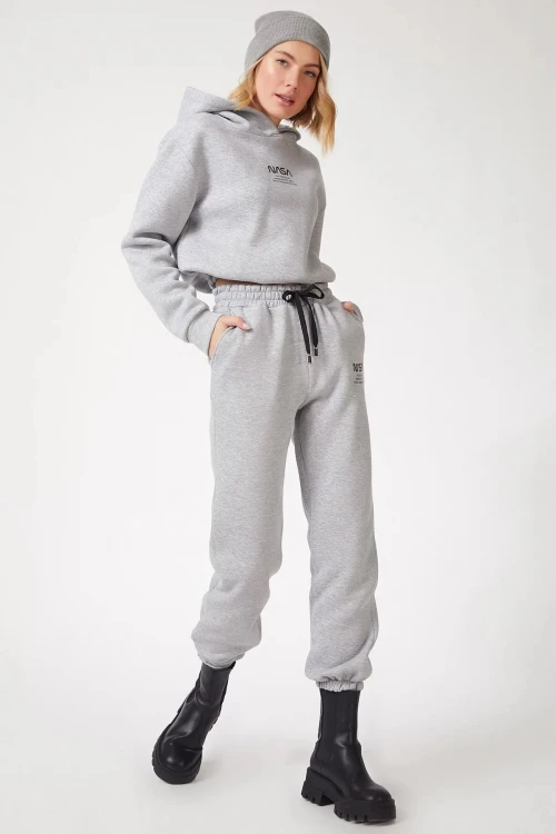 Kadın Gri Nasa Baskılı Kapüşonlu Polarlı Üstü Crop İçi Şardonlu Eşofman Takımı HZL23W-BD1553131