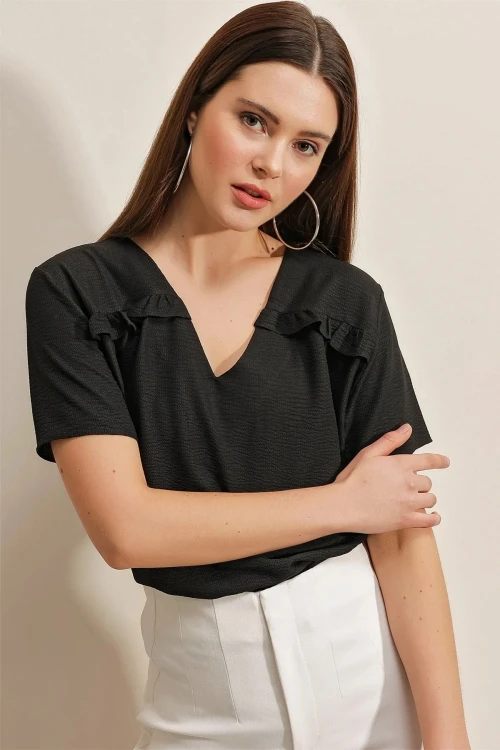 Kadın Siyah Oversize Fırfırlı V Yaka Örme Bluz HZL23S-BD104581