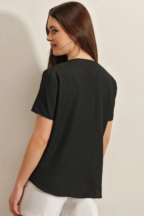 Kadın Siyah Oversize Fırfırlı V Yaka Örme Bluz HZL23S-BD104581