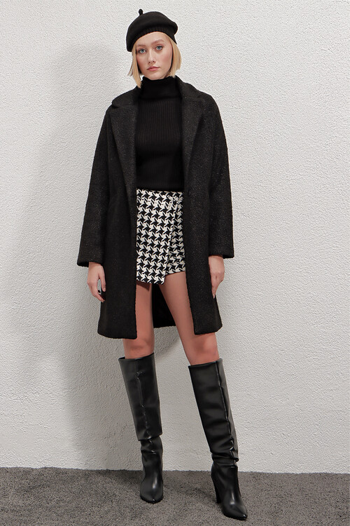 Kadın Siyah Tek Düğmeli Çift Cepli Astarlı Buklet Kaşe Kaban HZL22W-BD190821