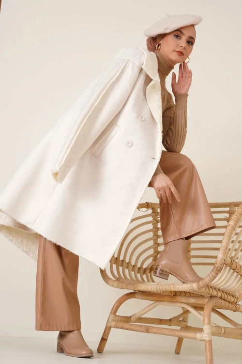 Kadın Tesettür Beyaz Yakası Ve İçi Suni Kürklü Düğmeli Suni Deri Kaban HZL24W-BD191021