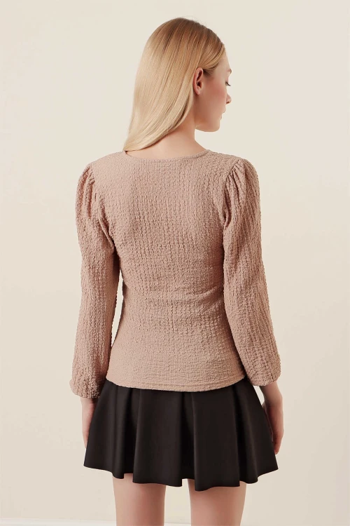 Kadın Bej Balon Kol Dokulu Kare Yaka Trend Örme Bluz HZL23W-BD104421