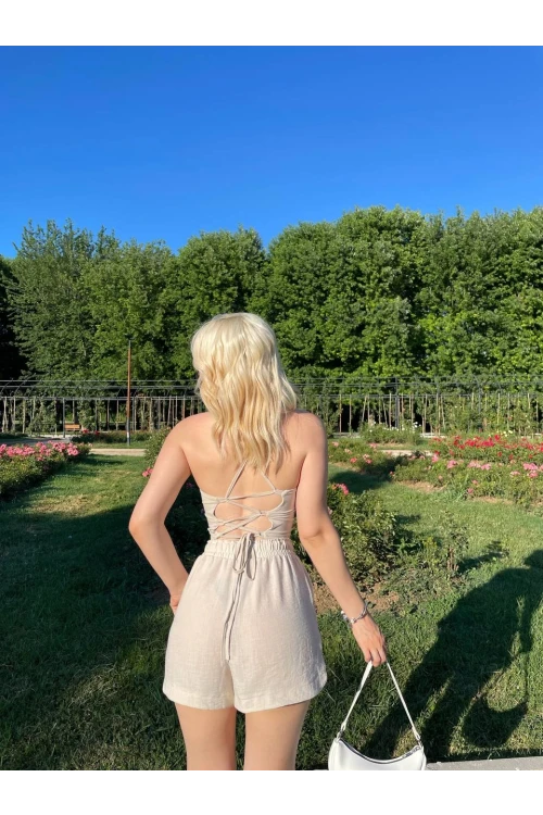 Kadın Bej Beli Lastikli Yırtmaç Detaylı Cepli Keten Şort HZL24S-ZK11071