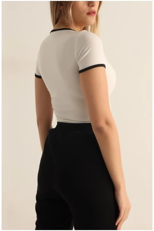 Kadın Bej Siyah Biyeli Kısa Kol Likralı SendyCrop Bluz HZL24S-SND190901