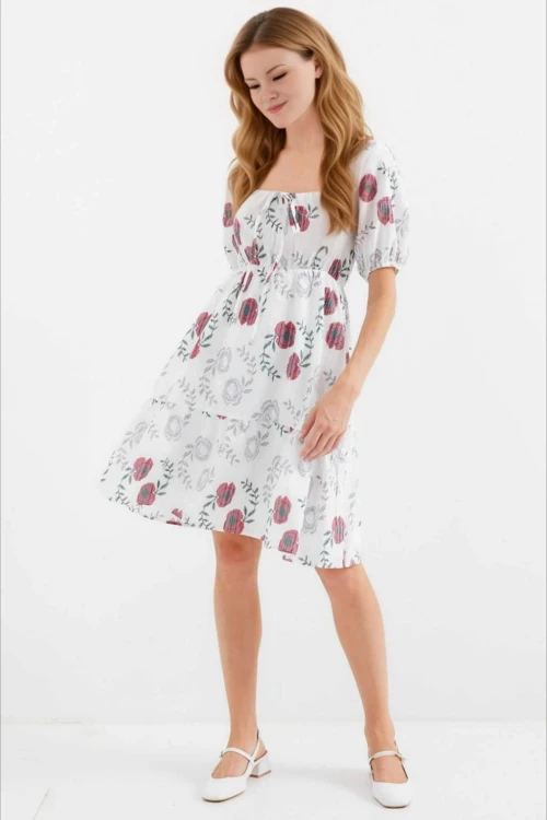 Kadın Beyaz Çiçek Desenli Büzgülü Yaka Lastikli Bel Kloş Astarlı Poplin Elbise HZL24S-BD125081