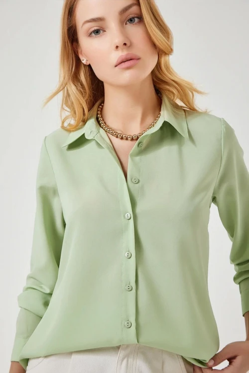 Kadın Çağla Yeşil Yumuşak Dokulu Basic Gömlek HZL24W-BD1202091