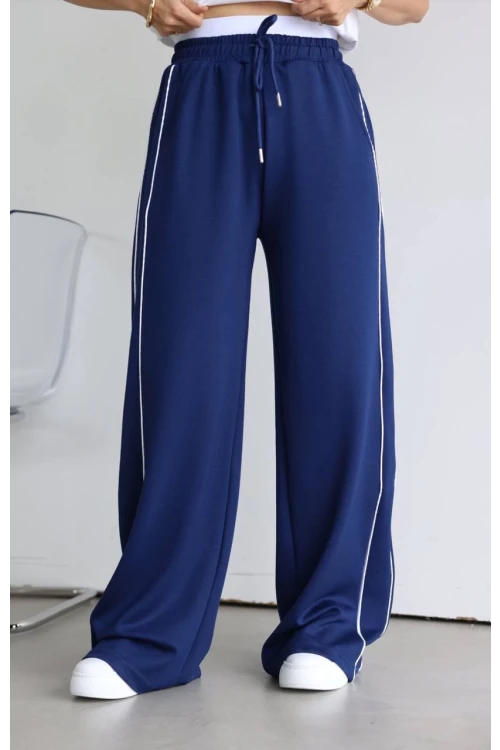 Kadın Lacivert Cepli Beli Lastikli Kemer Detaylı Şeritli Bol Paça Model Eşofman Altı HZL24S-ZK13001